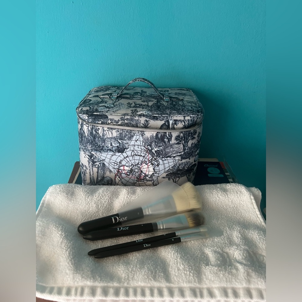 NEW Dior Beaute Around The World Train Case With Dior Brushes and Towel Set
